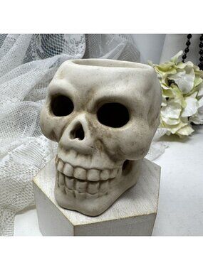 Skull-Shaped Ceramic Planter/Vase/candle holder Rustic Off-White